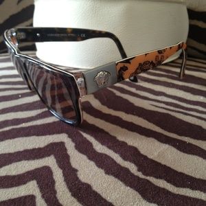 ⬇Reduced Versace havana baroque sunglasses 4192